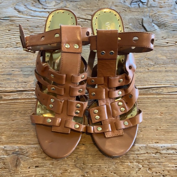 BCBG GIRLS BG LEXS TAN/GOLD‎ HEELED 4”SANDAL SZ 9.5 - Picture 1 of 4
